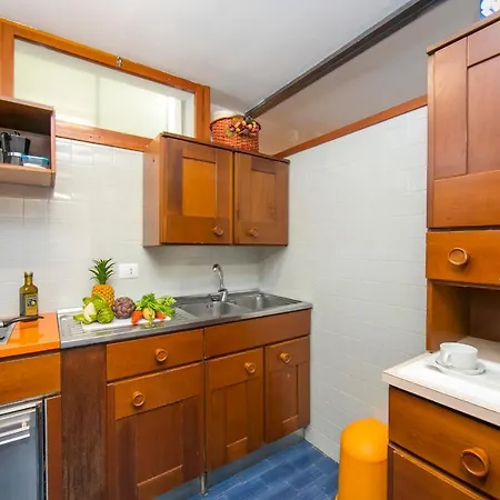 Apartment Fornetto-vigane Sleeps 6 Pool Air Con